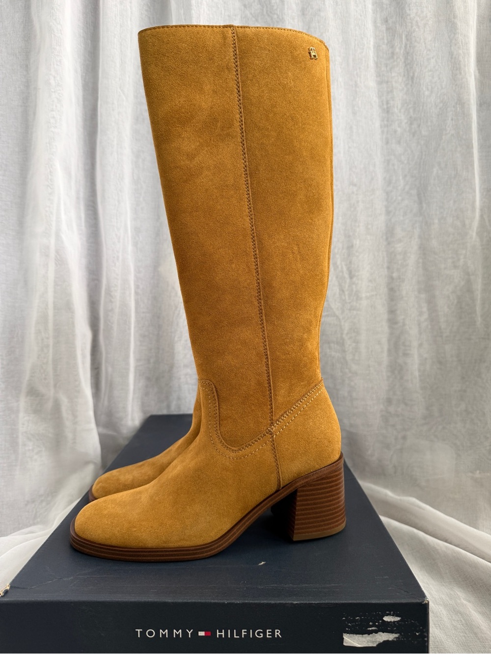 Tommy Hilfiger Laythen Tall Block Heel Boots | Women’s 6.5 | Medium Natural Sued